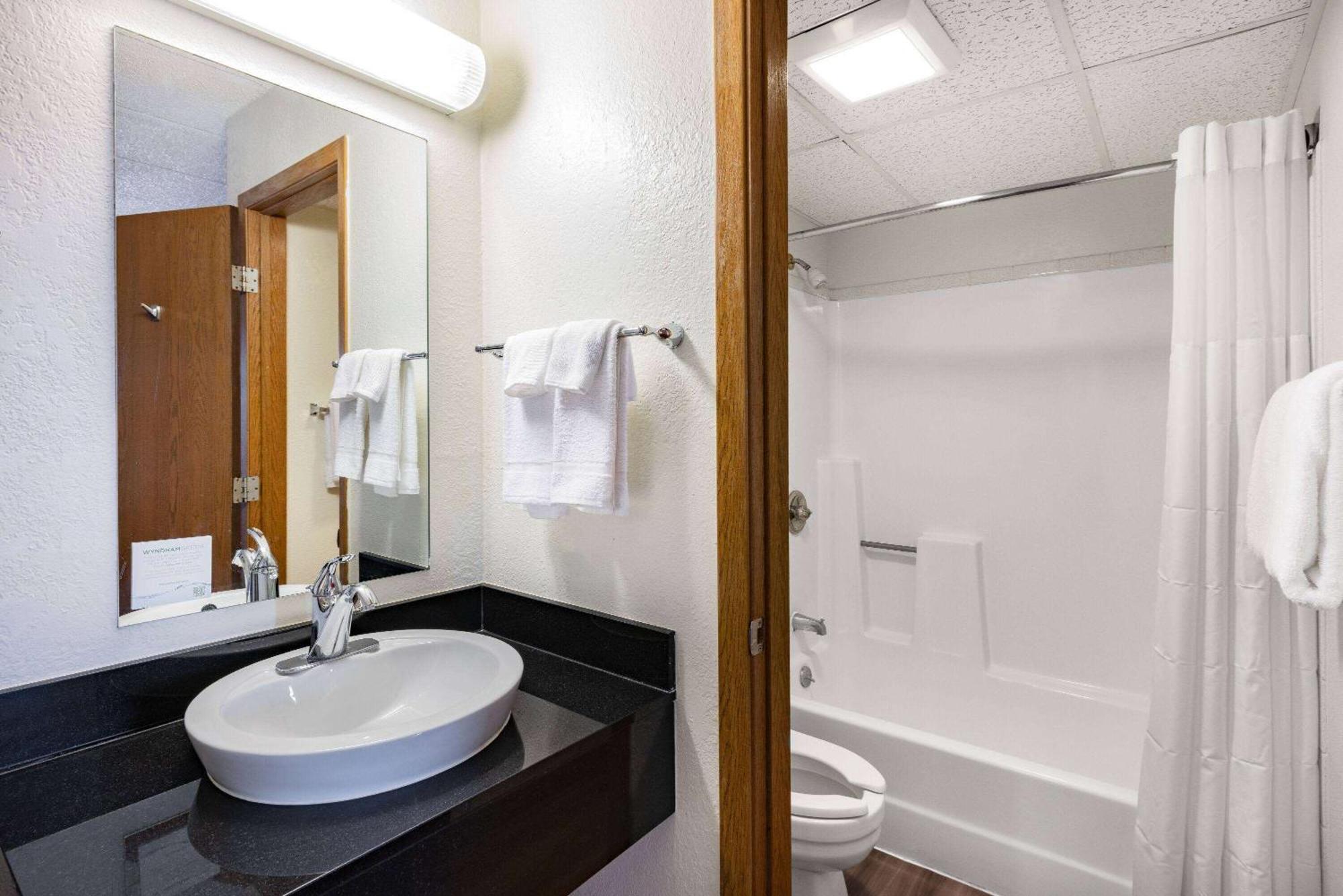 Hotel Baymont By Wyndham Gillette Esterno foto